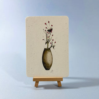 Postkarte  >Vase Hagebutten<
