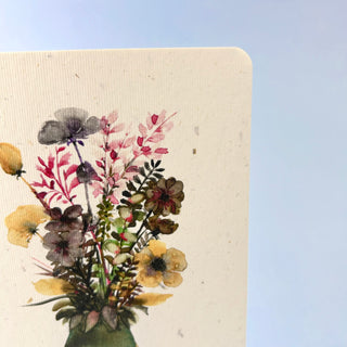 Postkarte  >Beigegrüne Vase<