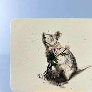 Postkarte  >Ratti mit Gänseblümchen<