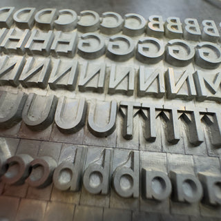 Super-Grotesk, 24°, halbfett (b)