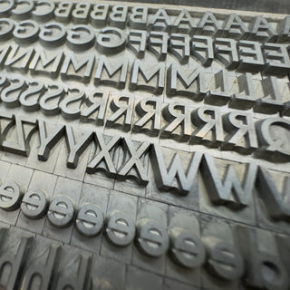 Super-Grotesk, 24°, halbfett (d)