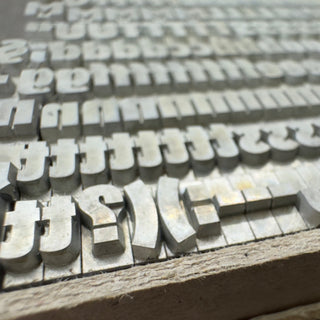 Super-Grotesk, 20°, schmal-fett (a)