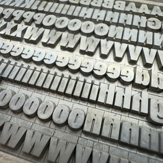 Super-Grotesk, 20°, schmal-fett (b)