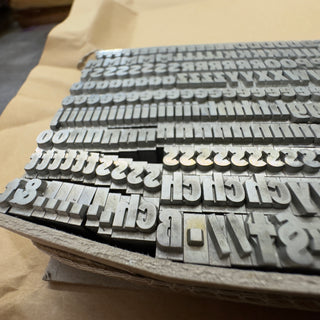 Super-Grotesk, 20°, schmal-fett (d)