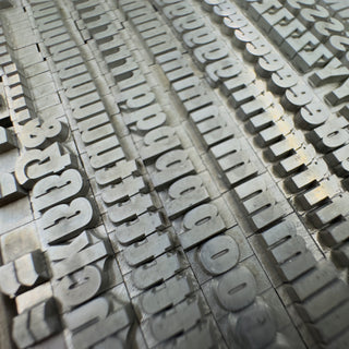 Super-Grotesk, 20°, schmal-fett (f)