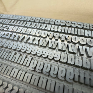 Super-Grotesk, 20°, schmal-fett (c)